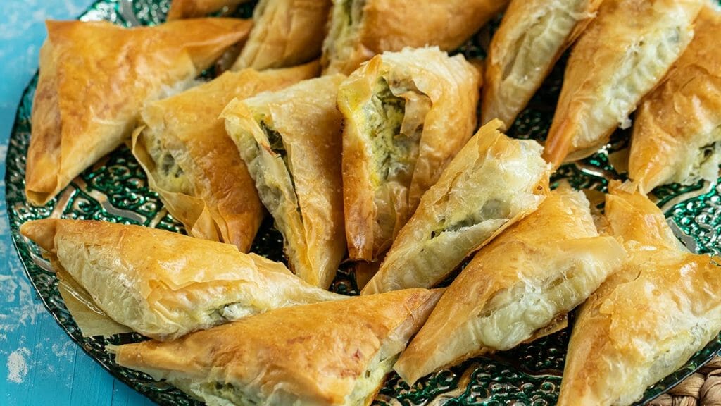 Spanakopitakia: Greek Spinach Pie Triangles The best appetizer!! - Viva ...